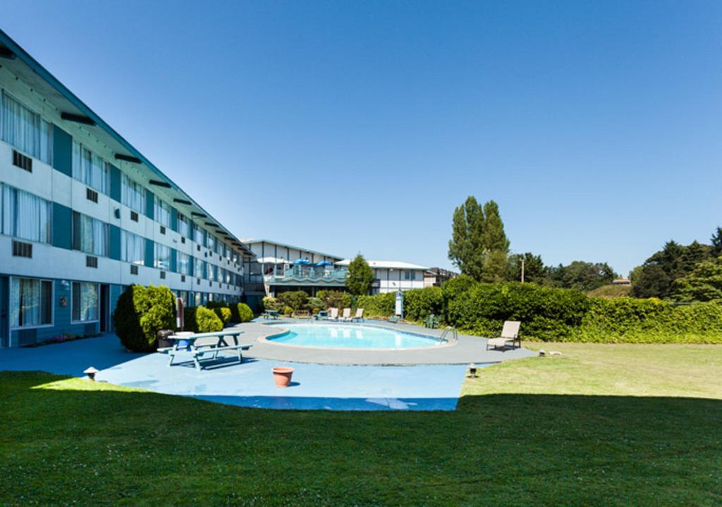 Howard Johnson By Wyndham Nanaimo Harbourside Eksteriør billede