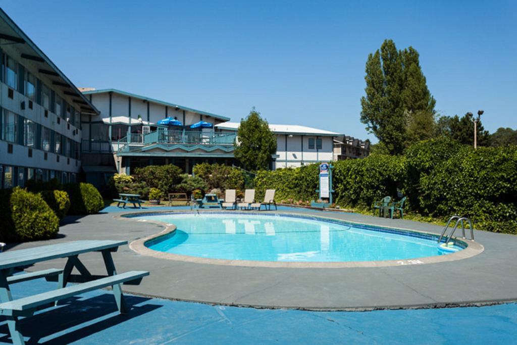 Howard Johnson By Wyndham Nanaimo Harbourside Eksteriør billede