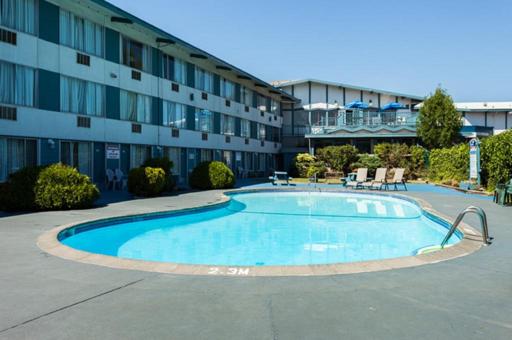 Howard Johnson By Wyndham Nanaimo Harbourside Eksteriør billede