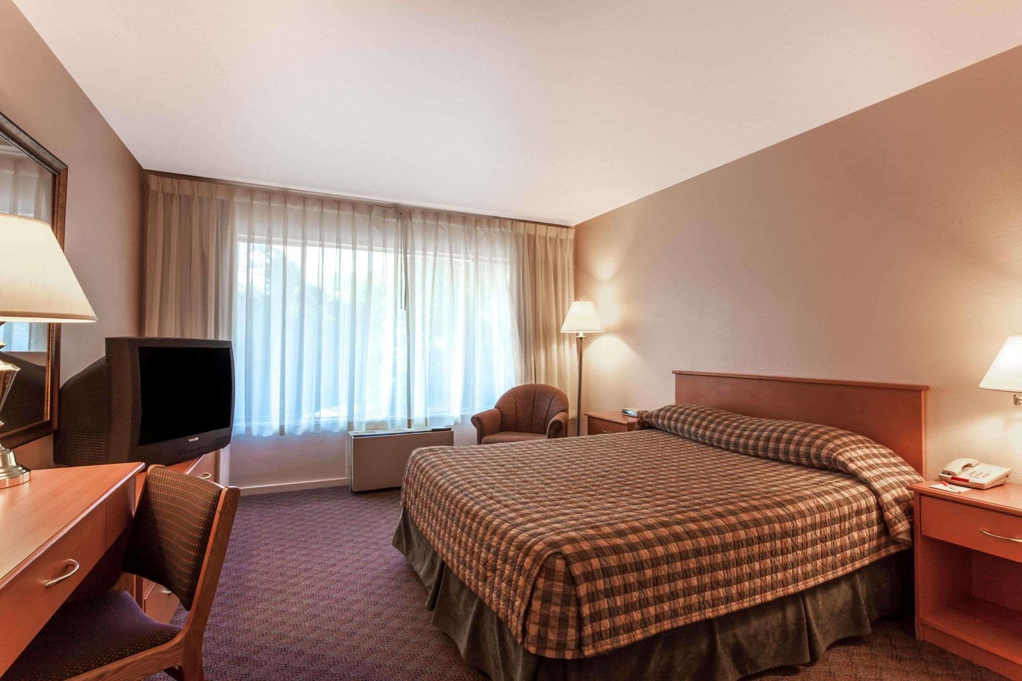 Howard Johnson By Wyndham Nanaimo Harbourside Eksteriør billede