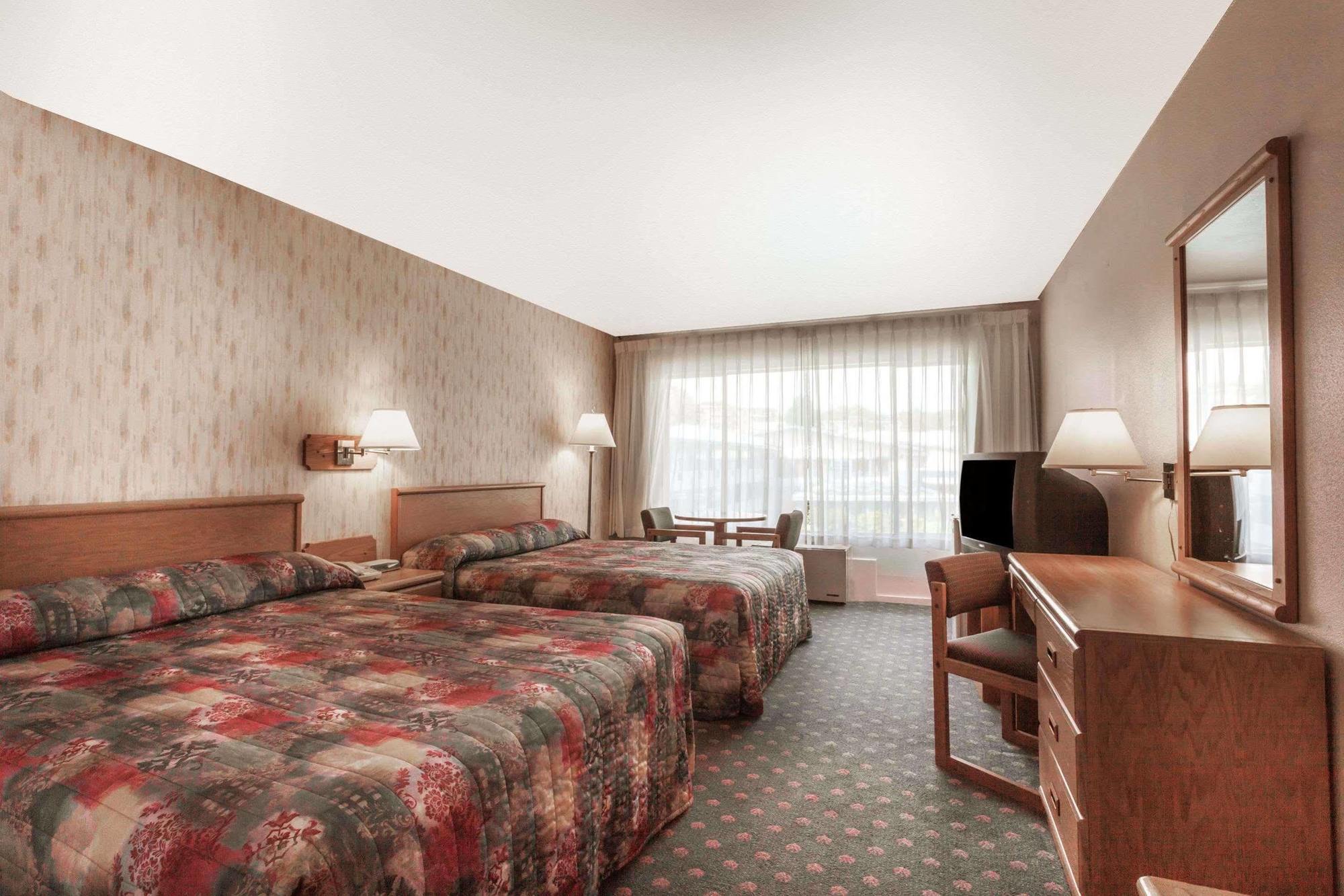 Howard Johnson By Wyndham Nanaimo Harbourside Eksteriør billede