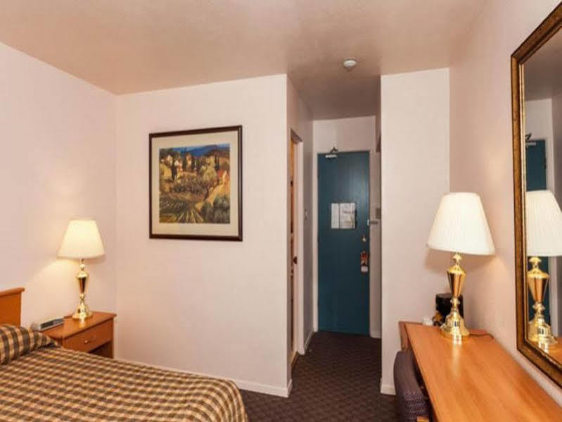 Howard Johnson By Wyndham Nanaimo Harbourside Eksteriør billede
