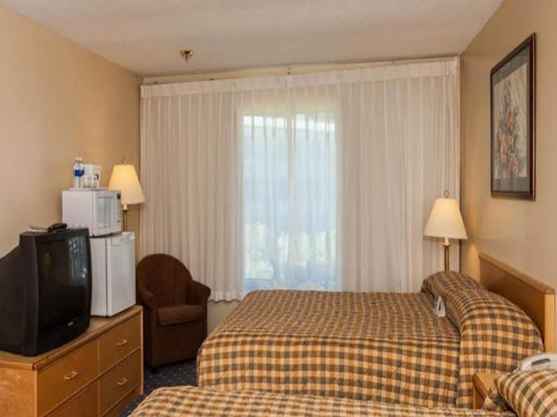 Howard Johnson By Wyndham Nanaimo Harbourside Eksteriør billede