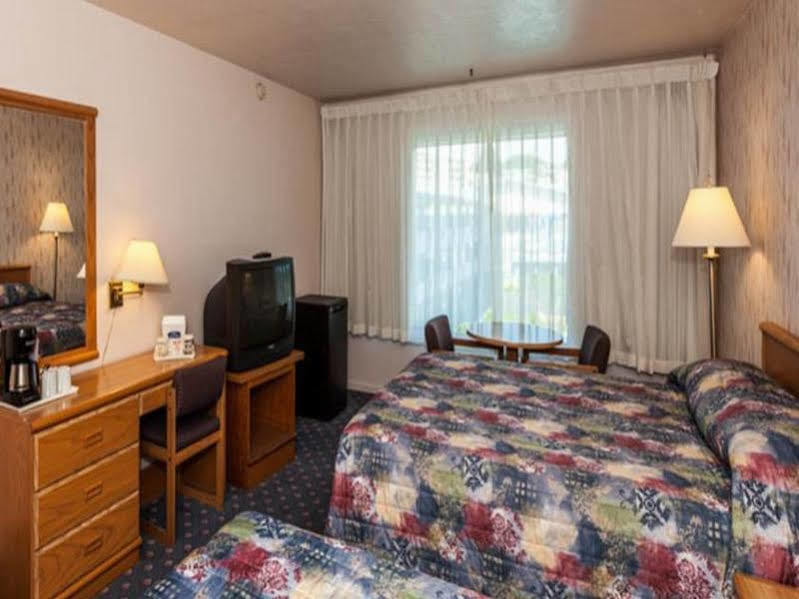 Howard Johnson By Wyndham Nanaimo Harbourside Eksteriør billede